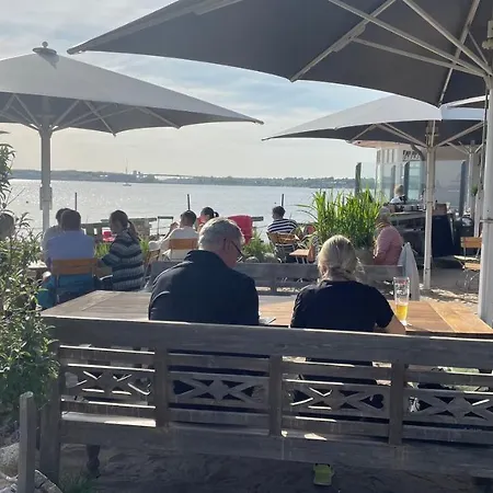 Gemuetliche Nahe Meer, Und Stadt *